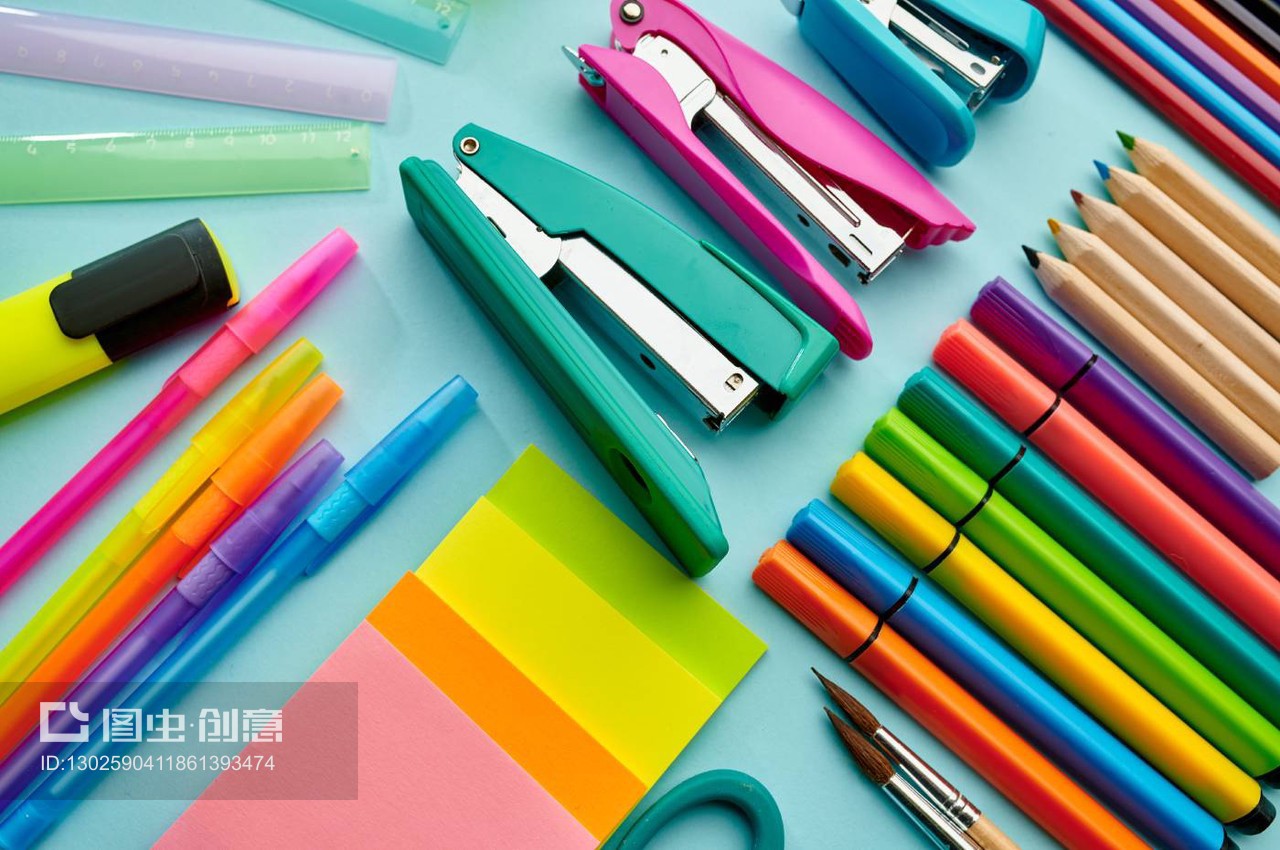 藍色背景下的辦公文具用品銷售策略